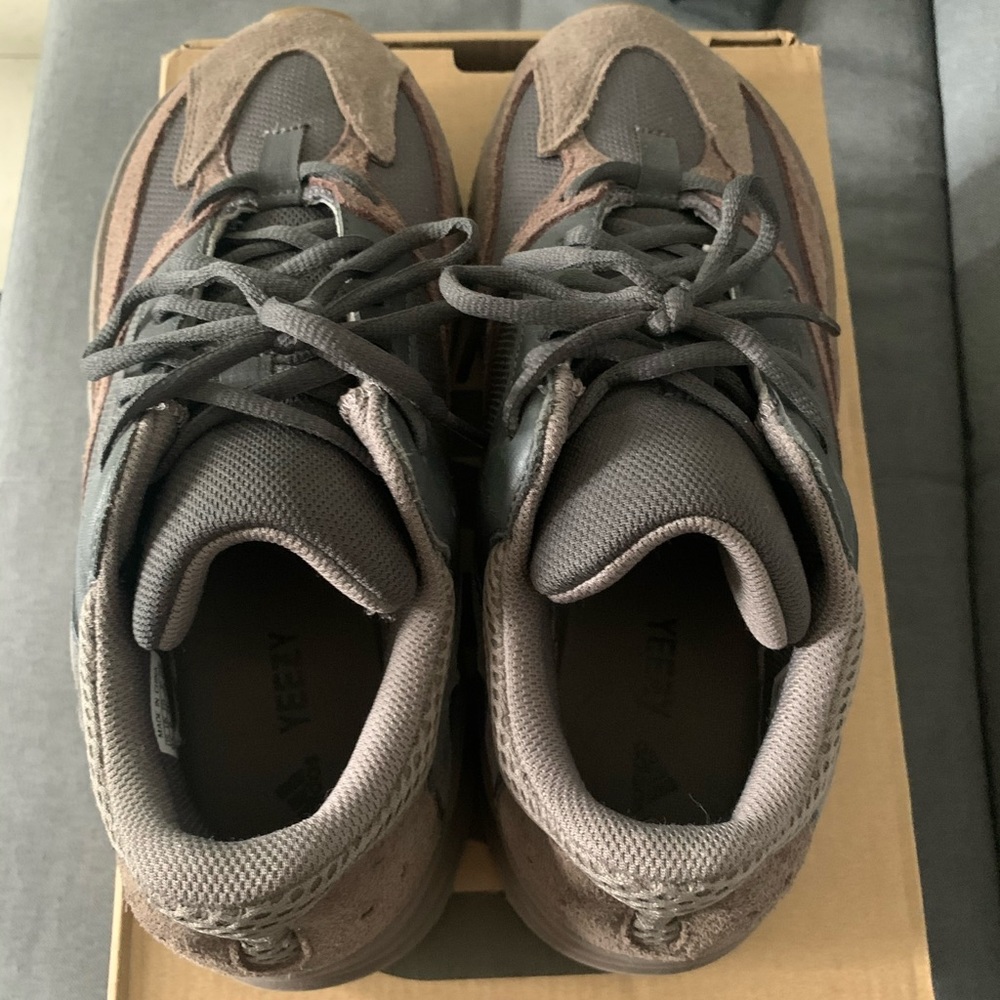 Yeezy boost 700 mauve‎ in a 9.5 - Picture 8 of 13